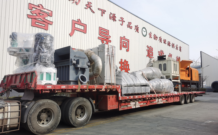 由于山東顆粒機(jī)質(zhì)量與價(jià)格并存，在市場(chǎng)的所占比例越來(lái)越大，越來(lái)越多的客戶選擇與山東顆粒機(jī)廠家合作，購(gòu)買鋸末顆粒機(jī)、破碎機(jī)、粉碎機(jī)等設(shè)備。