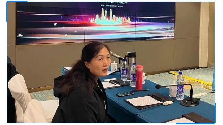 集團(tuán)財(cái)務(wù)總監(jiān)劉清華在聽(tīng)取了銷售部門的數(shù)據(jù)對(duì)比與銷售人員的分析后，她提出應(yīng)該加強(qiáng)客戶的銷售服務(wù)